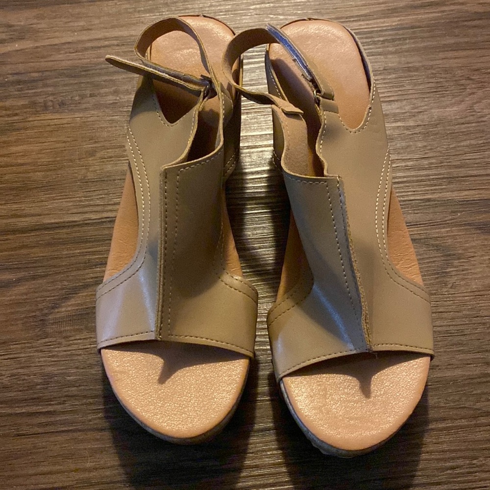 Tan Open Toed Platform Sandals, Size 10 - image 1
